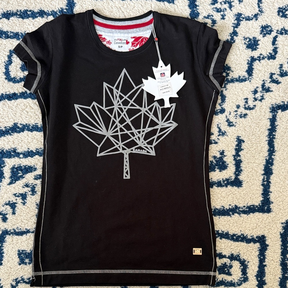 Canandian Geometric Maple leaf Design t-shirt